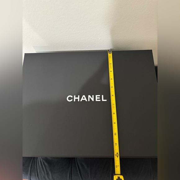 Chanel Black Gift Box with White Logo - Picture 4 of 5